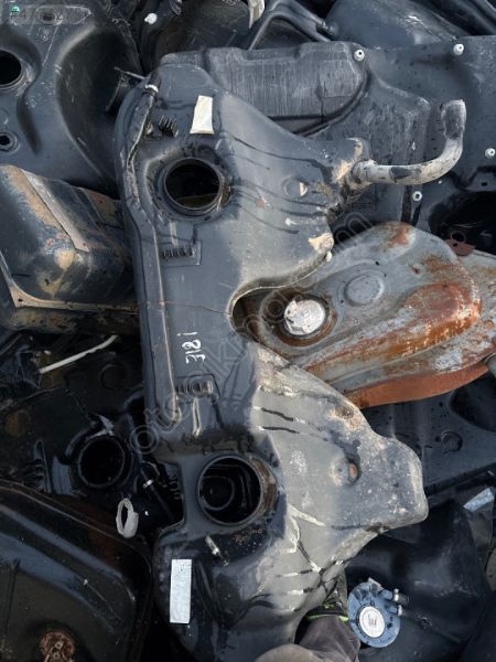BMW 318İ yakıt deposu