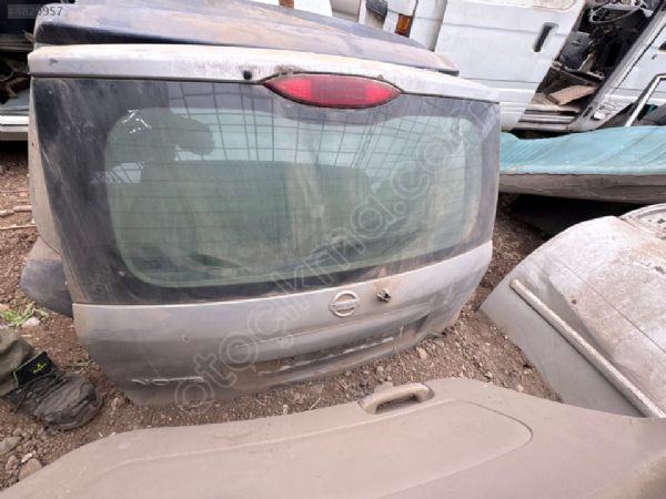 Nissan Note arka bagaj kapağı